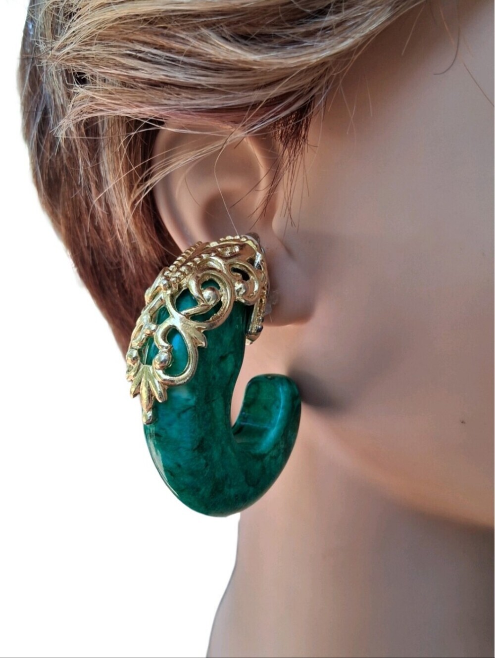 VTG Inna Cytrine Paris Unsigned Green Malachite Lucite Gold Hoop Earrings